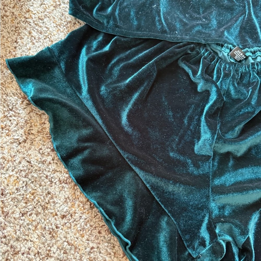 Mentionables | Green Satin Pajama Set with Elegant Ruching | Size Medium - Picture 9 of 12